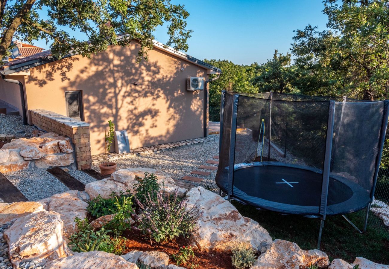 Villa a Šarici - Villa Gloria for 6 people with private pool and children playground