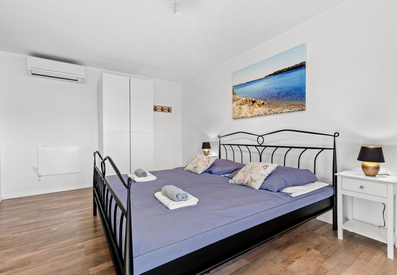 Villa a Rebici - Villa Renata for 11 people with private heated pool & pet friendly