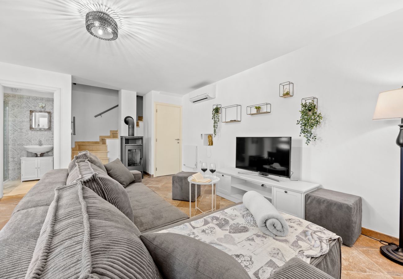 Villa a Rebici - Villa Renata for 11 people with private heated pool & pet friendly