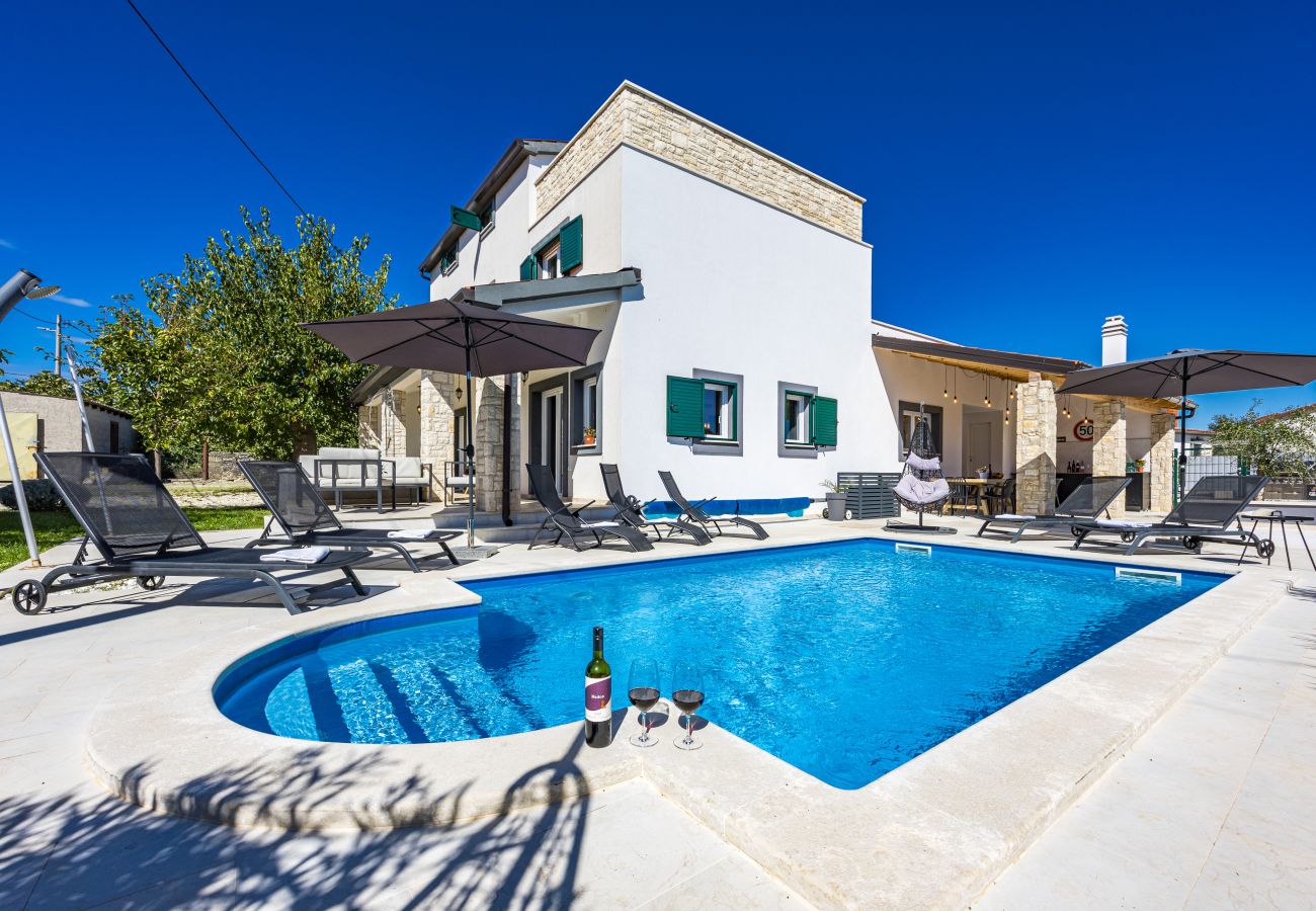 Villa a Rebici - Villa Renata for 11 people with private heated pool & pet friendly