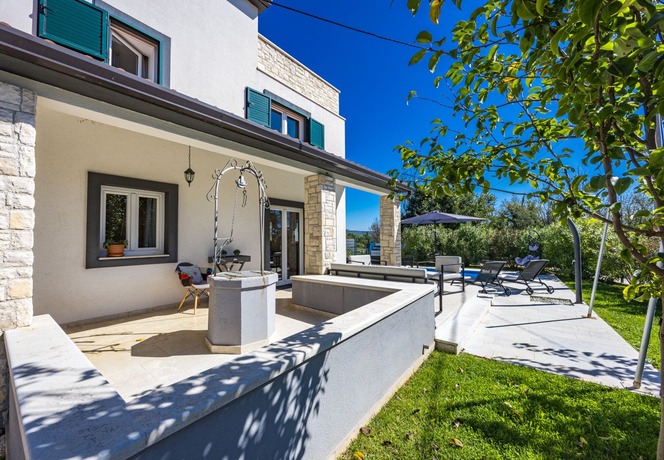 Villa a Rebici - Villa Renata for 11 people with private heated pool & pet friendly