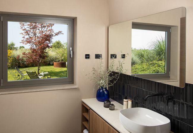 Villa a Vodnjan - Luxury Villa Puerto de Paz for 8 people near Fažana with 60 m2 private heated pool, sauna, mini-golf & sea view  Villa a Vodnjan - Luxury Villa Puerto de Paz for 8 people near Fažana with 60 m2 private heated pool, sauna, mini-golf & sea view