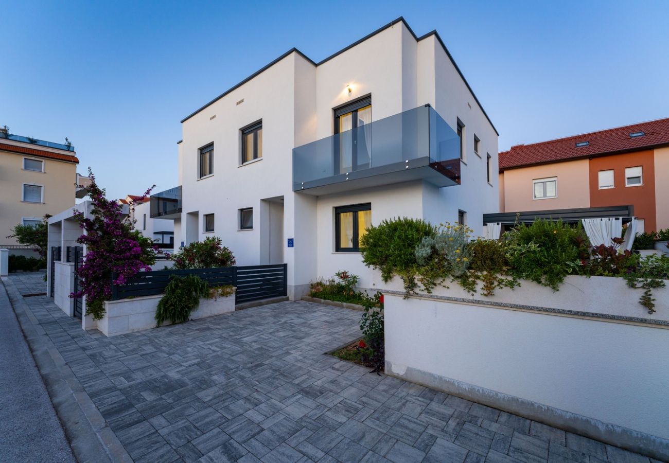 Villa a Vodice - Villa Essenza Vita in Vodice with private pool  & pet friendly
