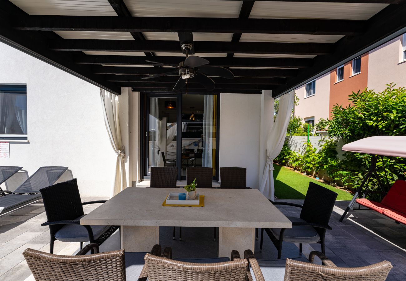 Villa a Vodice - Villa Essenza Vita in Vodice with private pool  & pet friendly