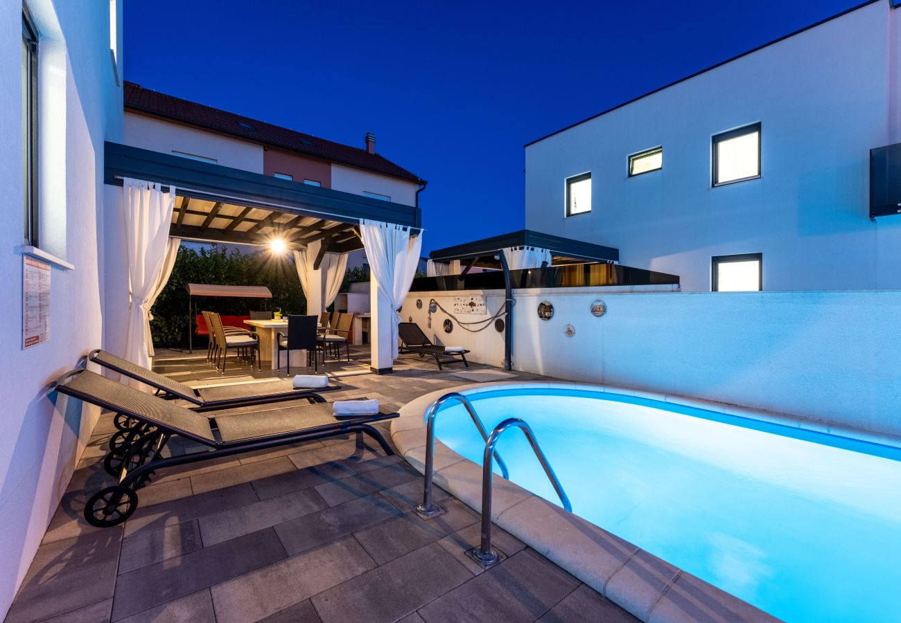 Villa a Vodice - Villa Essenza Vita in Vodice with private pool  & pet friendly