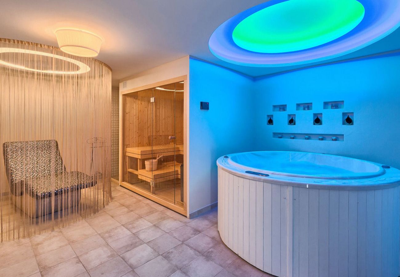 Villa a Veliki Vareški - Villa Campi for 10 persons near Pula with large garden, private golf and tennis court, kids playground & wellness area 