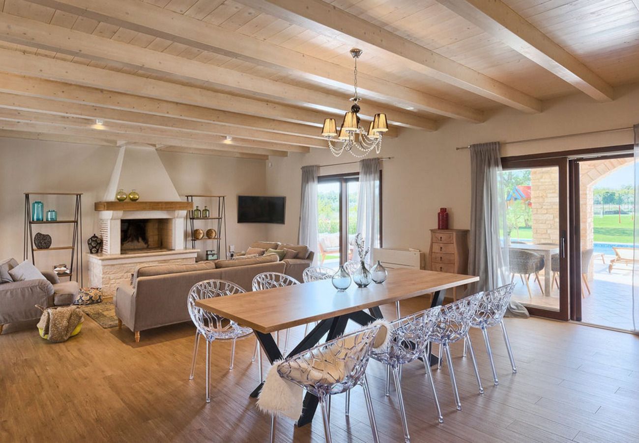 Villa a Veliki Vareški - Villa Campi for 10 persons near Pula with large garden, private golf and tennis court, kids playground & wellness area 