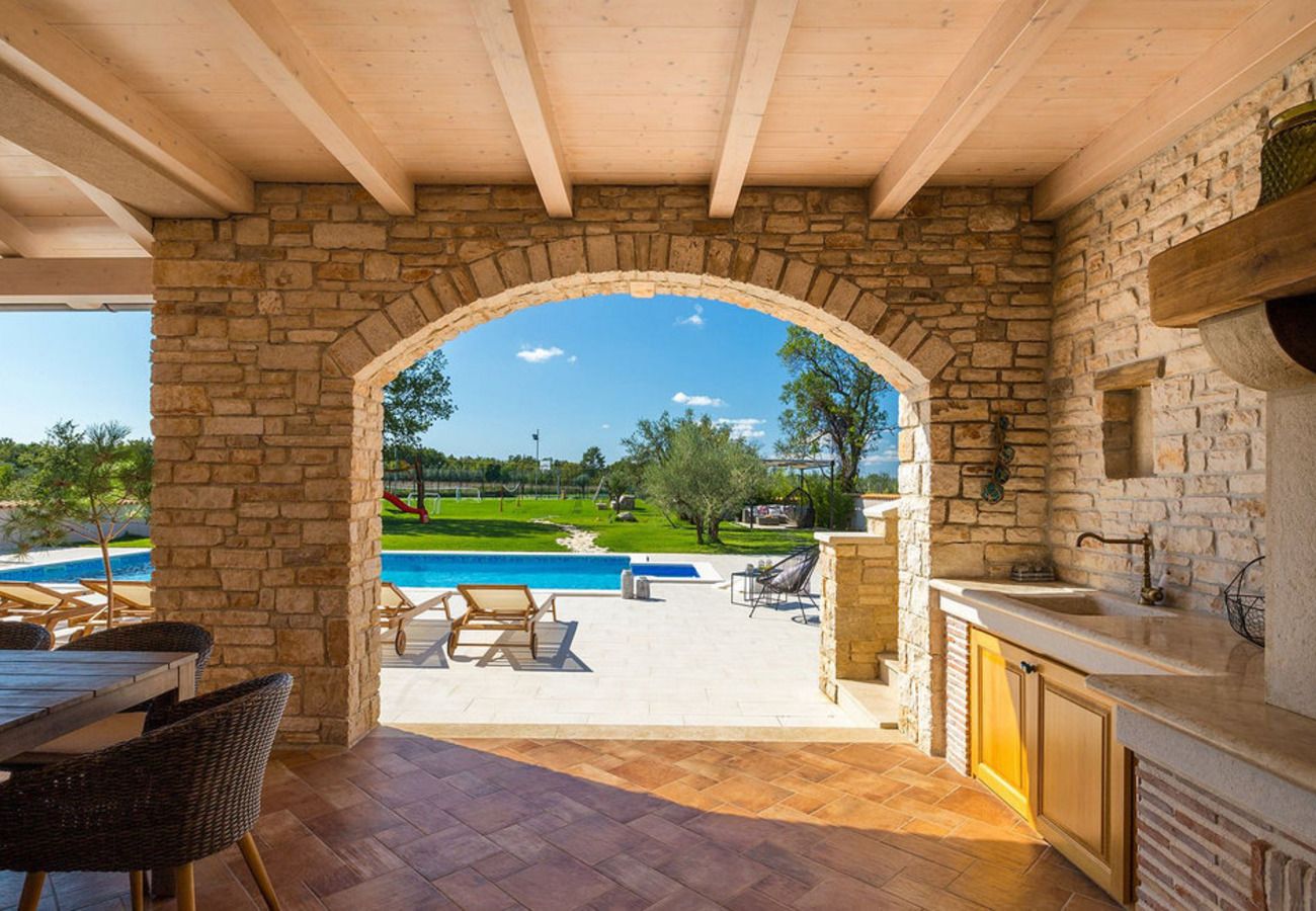 Villa a Veliki Vareški - Villa Campi for 10 persons near Pula with large garden, private golf and tennis court, kids playground & wellness area 