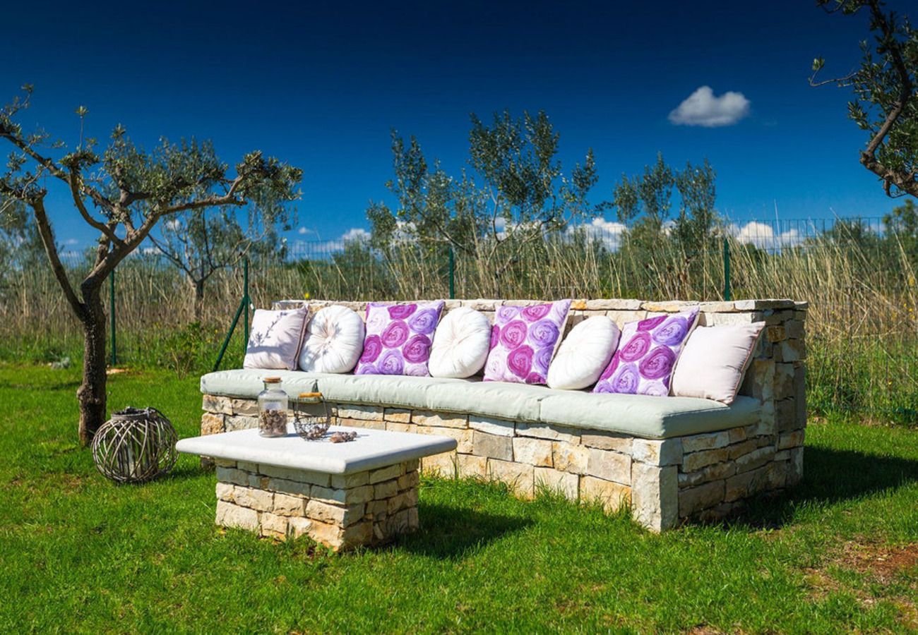 Villa a Veliki Vareški - Villa Campi for 10 persons near Pula with large garden, private golf and tennis court, kids playground & wellness area 