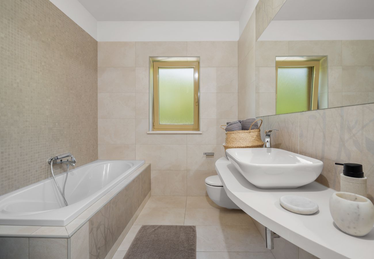 Villa a Kraj Drage - Villa Aria Labin for 6 persons with private 32 m2 pool, kids playground and large garden 