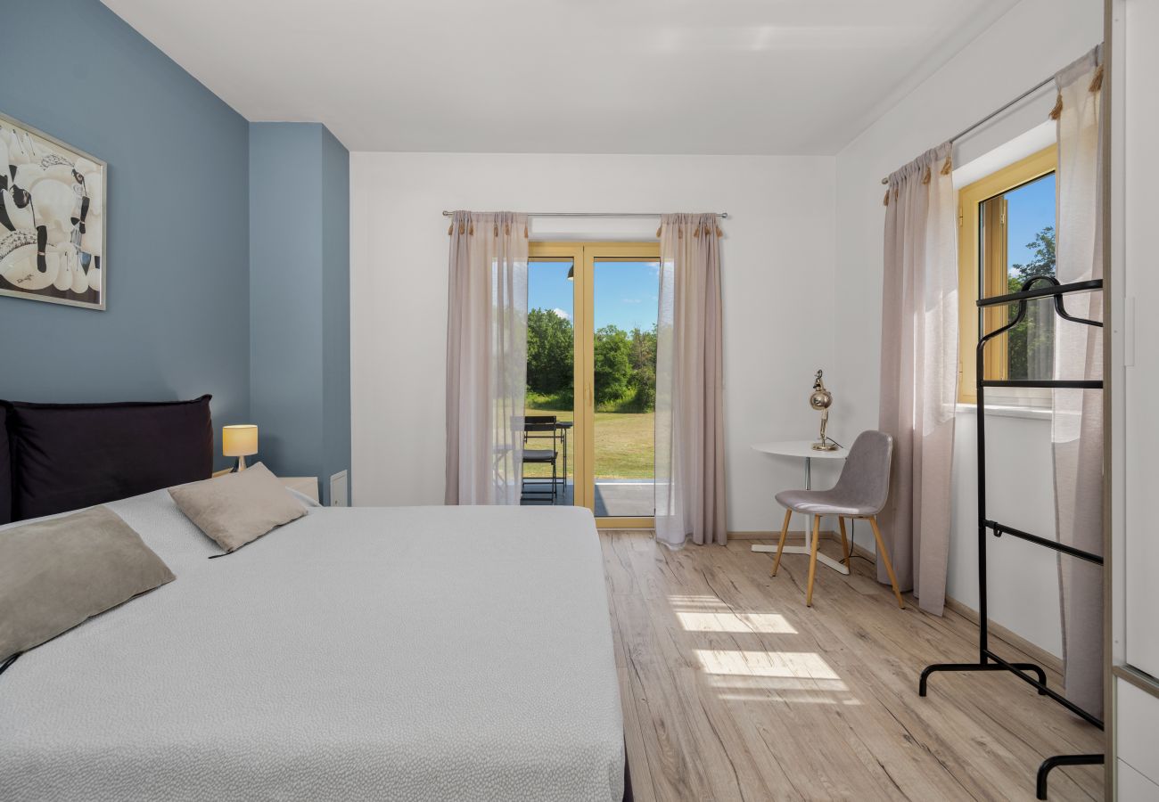 Villa a Kraj Drage - Villa Aria Labin for 6 persons with private 32 m2 pool, kids playground and large garden 