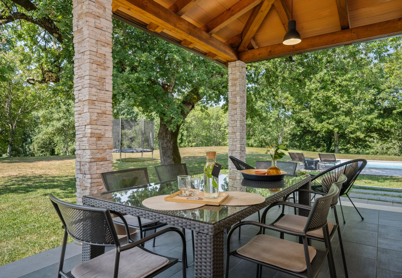 Villa a Kraj Drage - Villa Aria Labin for 6 persons with private 32 m2 pool, kids playground and large garden 