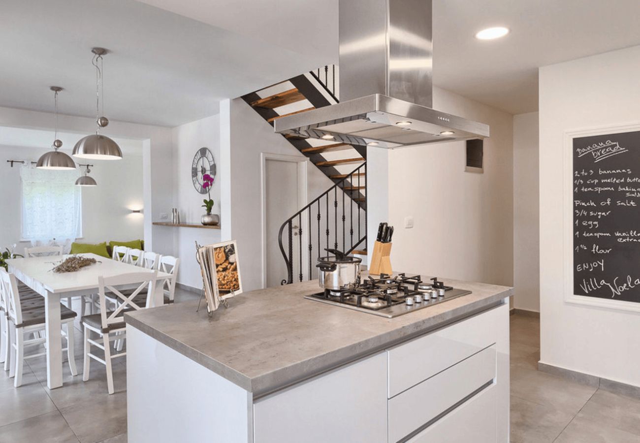 Villa a Rakalj - Villa Noela in Rakalj for 6 persons with large garden, kids playground - only 2,5 km from beach