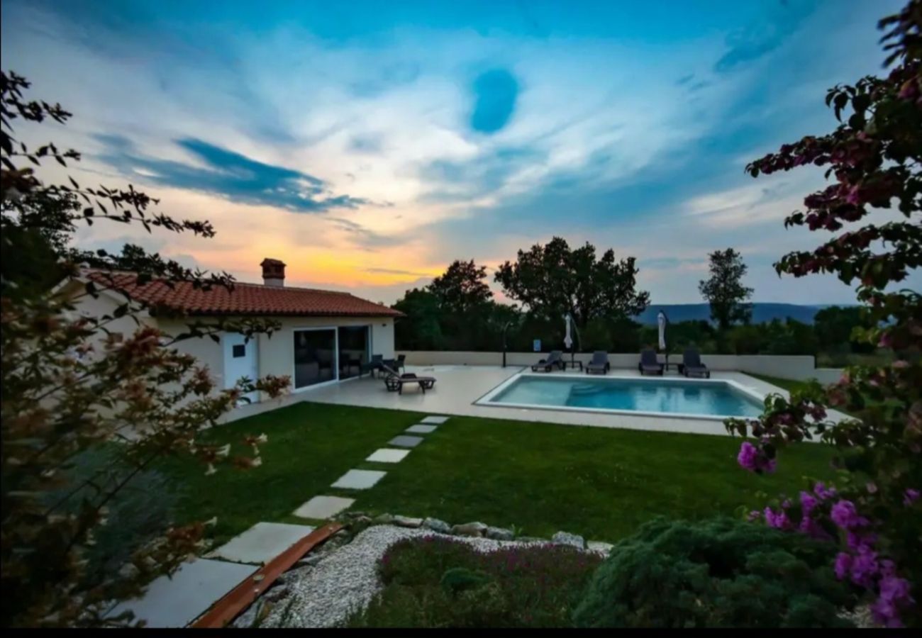 Villa a Rakalj - Villa Noela in Rakalj for 6 persons with large garden, kids playground - only 2,5 km from beach