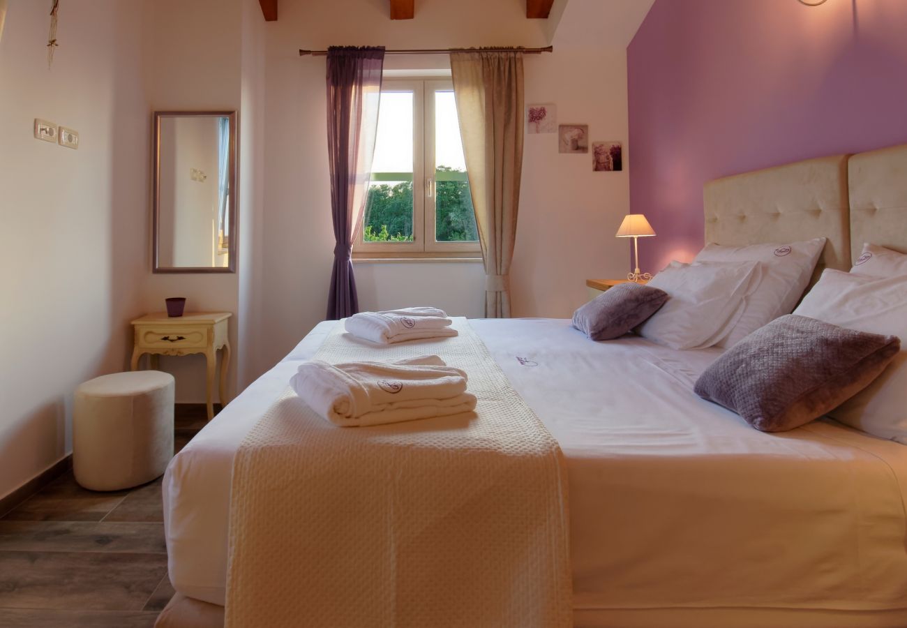 Villa a Srebrnići - Villa Stella Polaris for 8 persons in Central Istria with private pool, sea view, large garden & kids playground