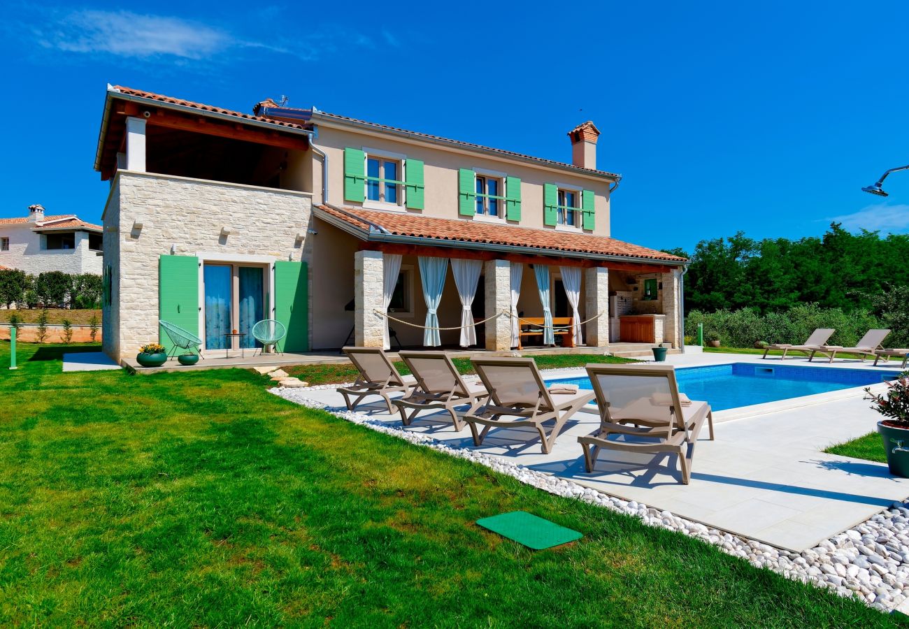 Villa a Srebrnići - Villa Stella Polaris for 8 persons in Central Istria with private pool, sea view, large garden & kids playground