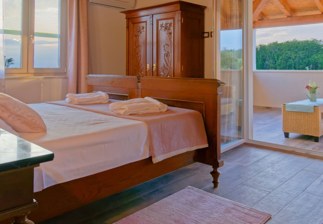 Villa a Srebrnići - Villa Stella Polaris for 8 persons in Central Istria with private pool, sea view, large garden & kids playground