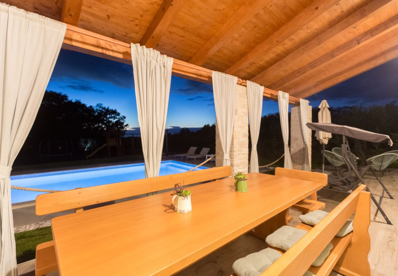 Villa a Srebrnići - Villa Stella Polaris for 8 persons in Central Istria with private pool, sea view, large garden & kids playground