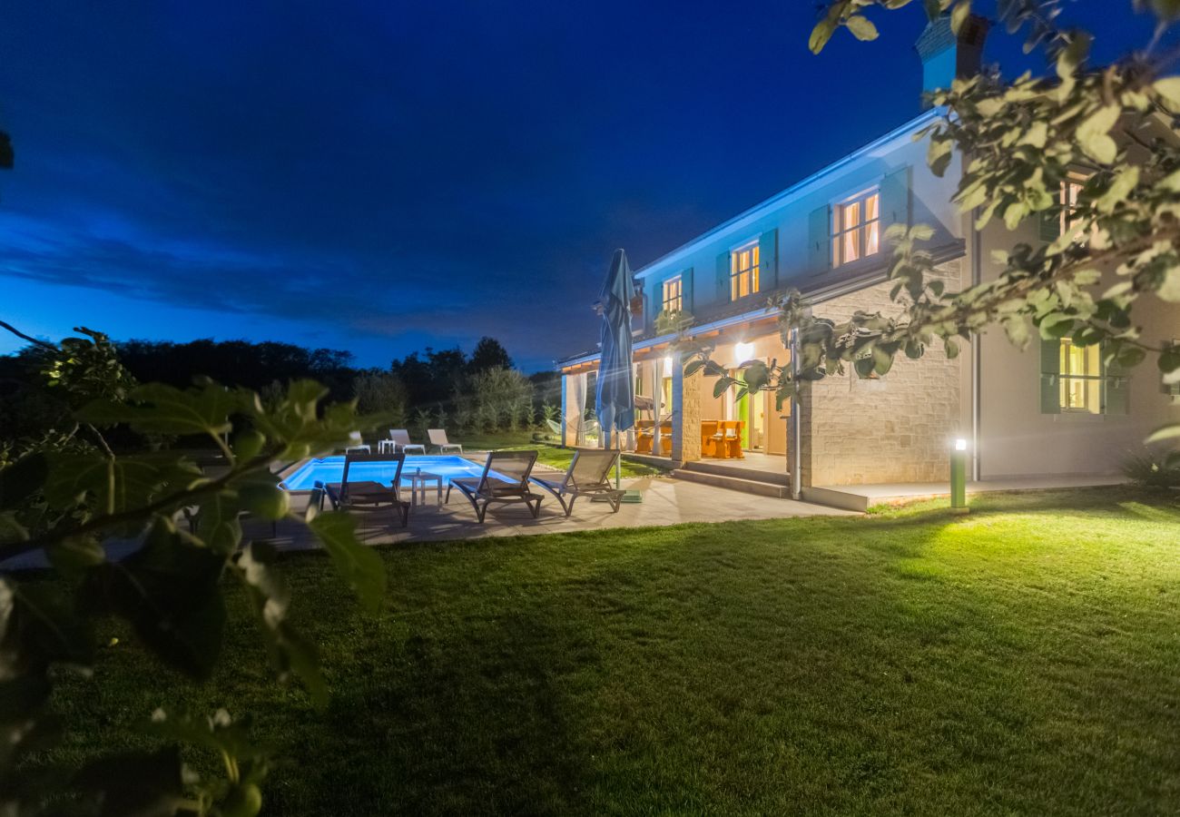 Villa a Srebrnići - Villa Stella Polaris for 8 persons in Central Istria with private pool, sea view, large garden & kids playground