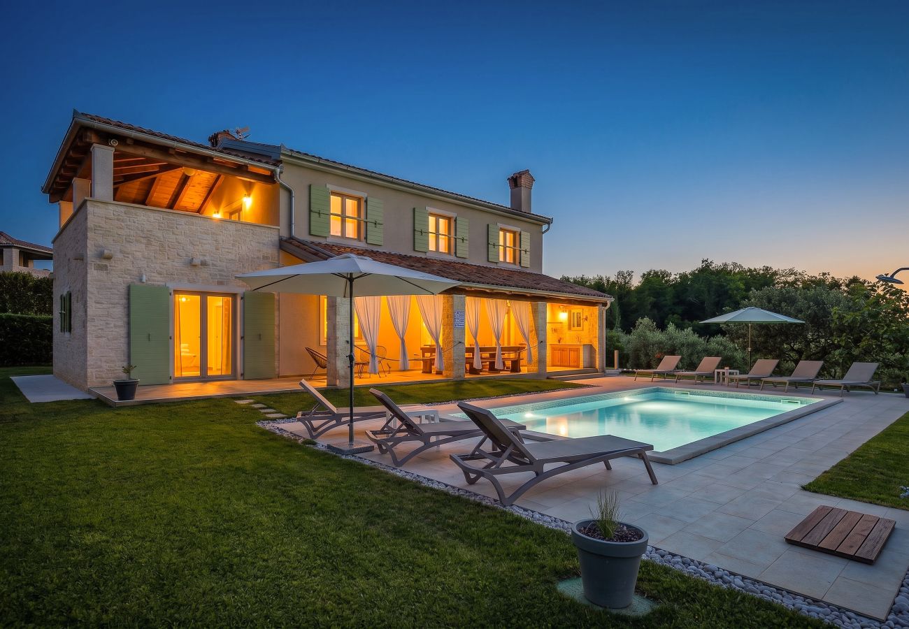 Villa a Srebrnići - Villa Stella Polaris for 8 persons in Central Istria with private pool, sea view, large garden & kids playground
