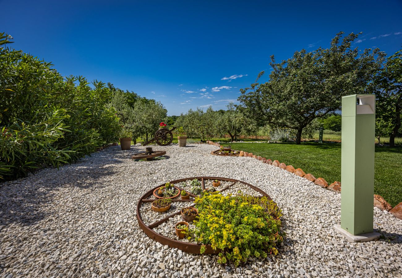 Villa a Srebrnići - Villa Stella Polaris for 8 persons in Central Istria with private pool, sea view, large garden & kids playground