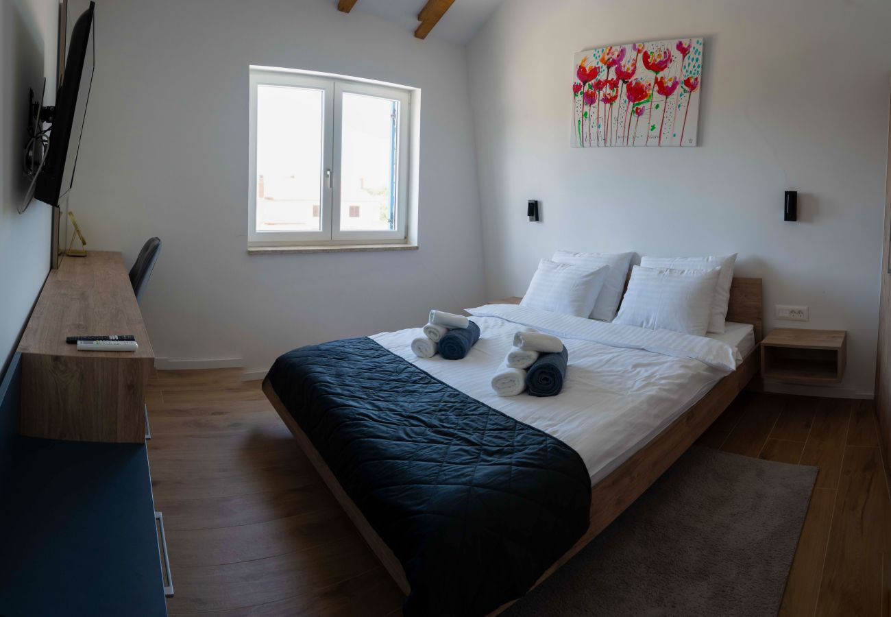 Villa a Rapavel - Villa Blue Moon for 9 persons near Poreč with 42 m2 heated pool, wellness, kids playground & sea view