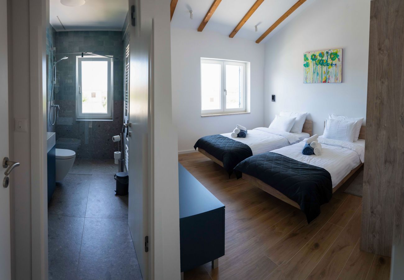 Villa a Rapavel - Villa Blue Moon for 9 persons near Poreč with 42 m2 heated pool, wellness, kids playground & sea view