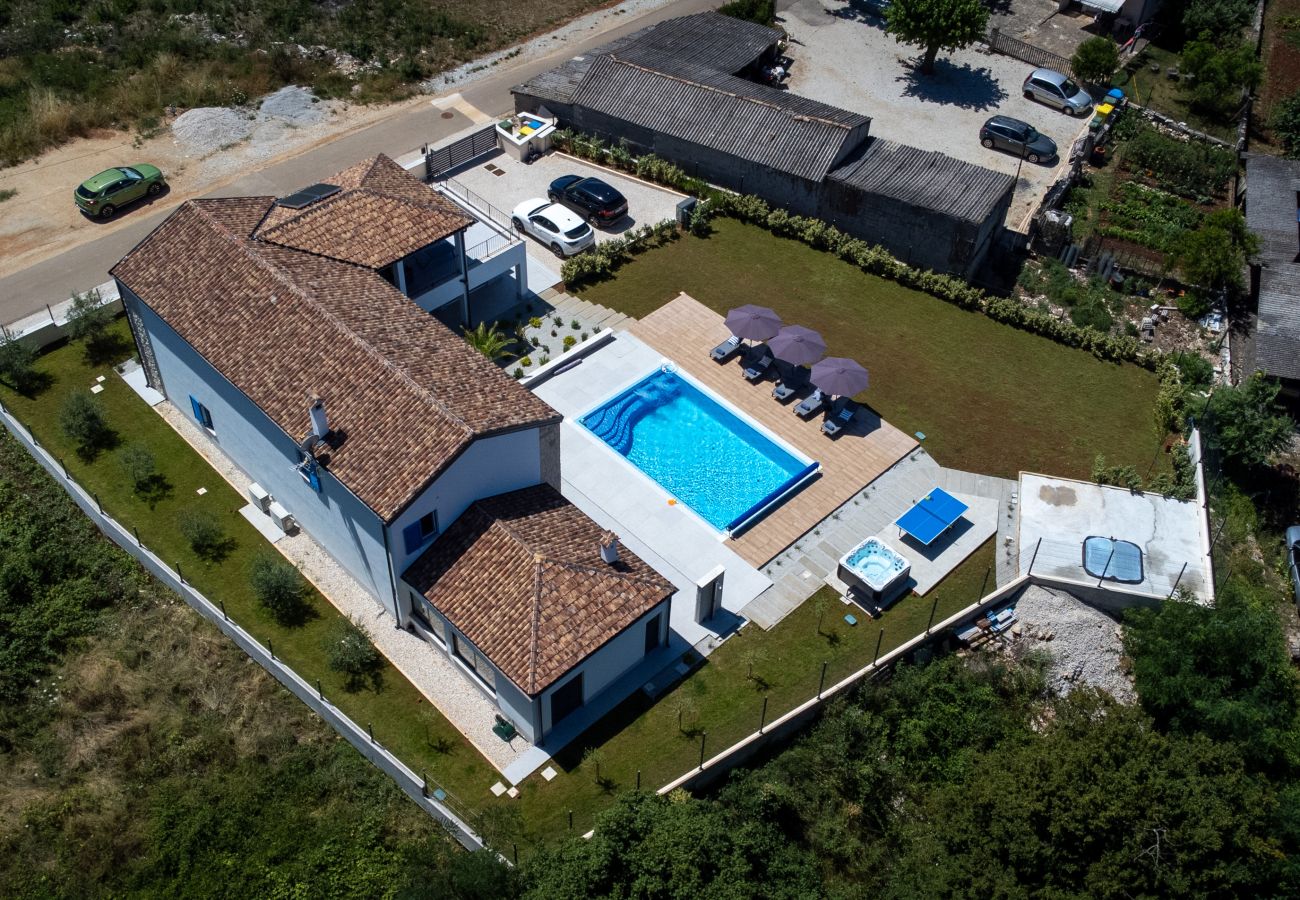 Villa a Rapavel - Villa Blue Moon for 9 persons near Poreč with 42 m2 heated pool, wellness, kids playground & sea view