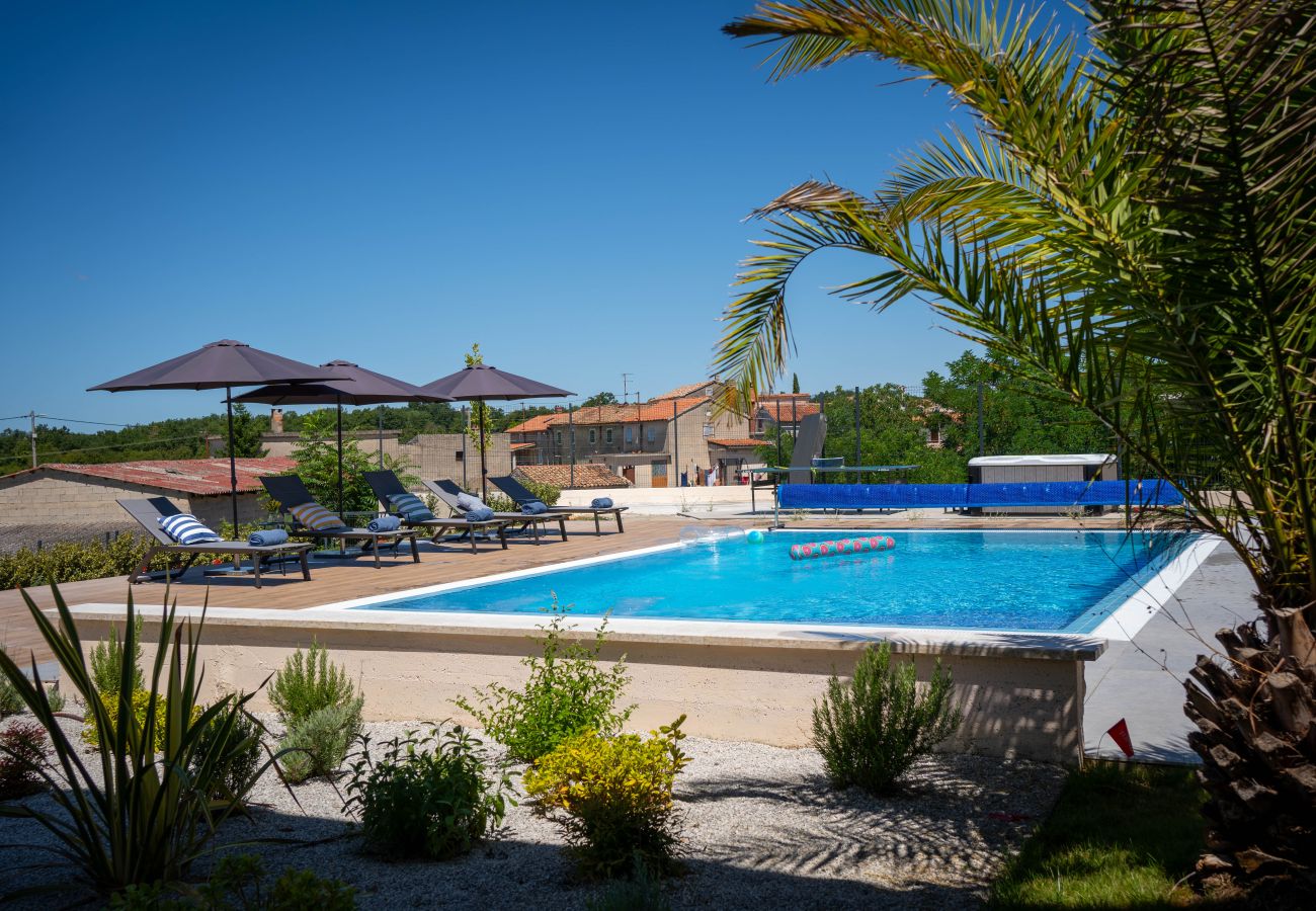 Villa a Rapavel - Villa Blue Moon for 9 persons near Poreč with 42 m2 heated pool, wellness, kids playground & sea view