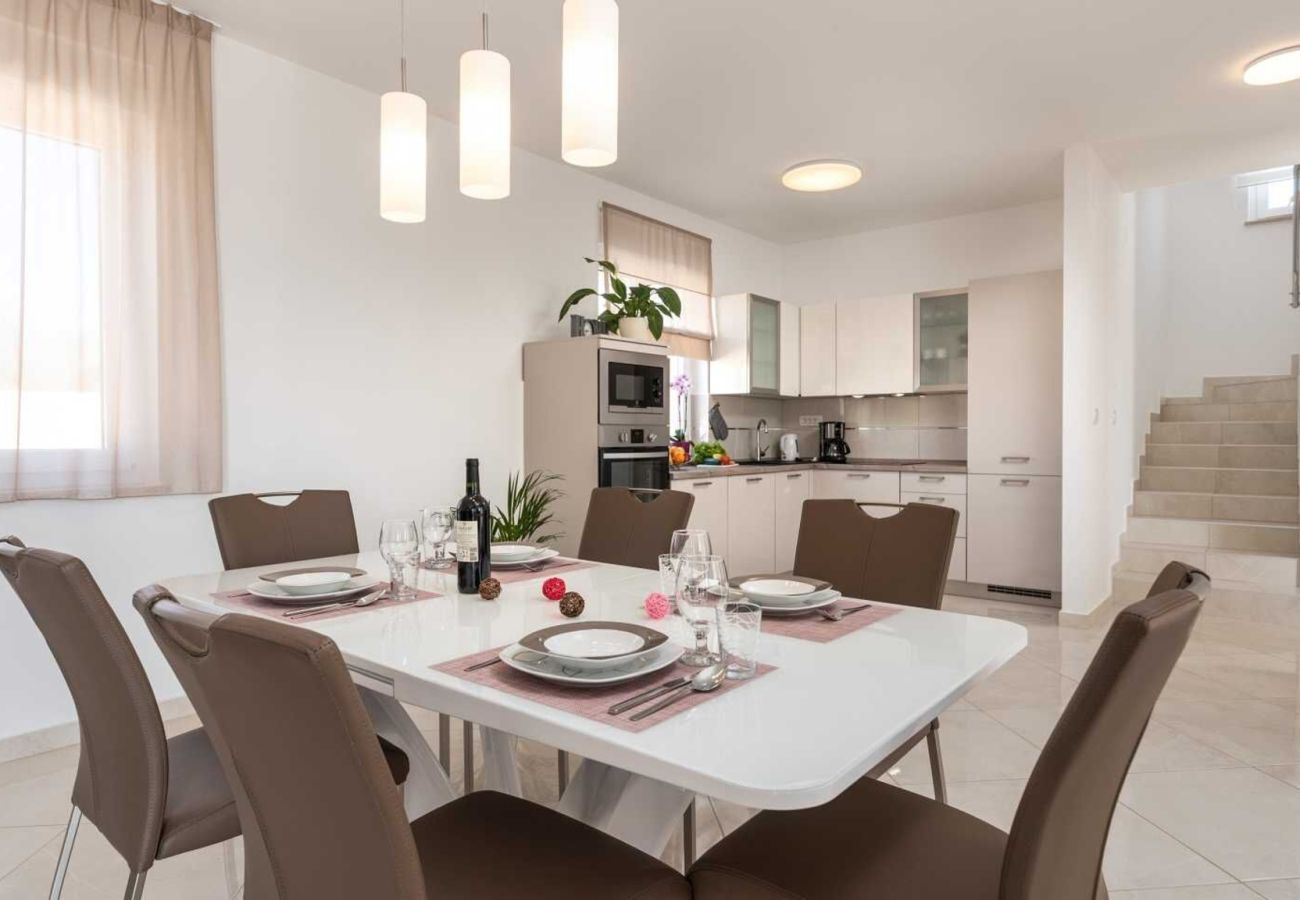 Villa a Divšici - Villa Karla near Pula for 8 persons with private pool, kids playground & pet friendly