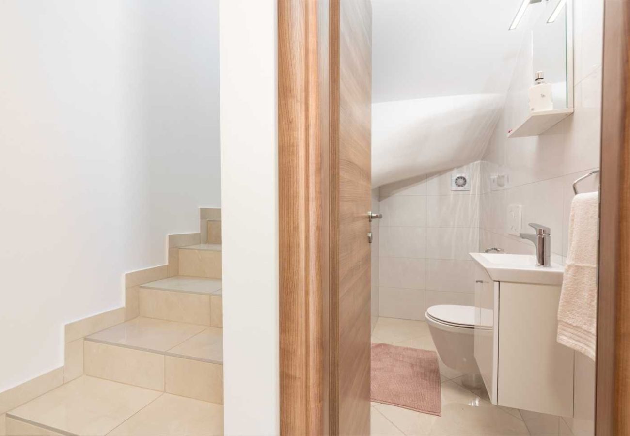 Villa a Divšici - Villa Karla near Pula for 8 persons with private pool, kids playground & pet friendly