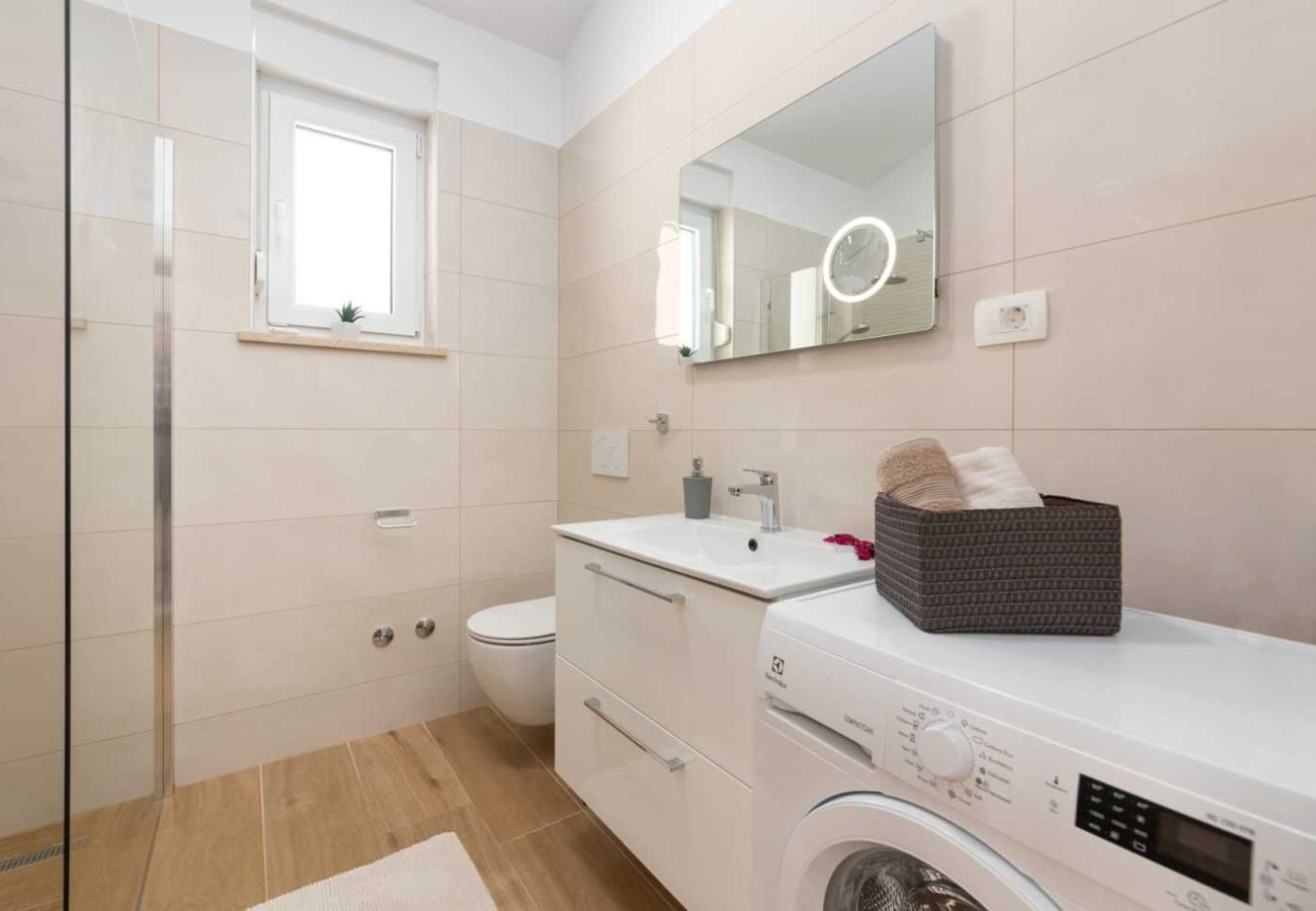 Villa a Divšici - Villa Karla near Pula for 8 persons with private pool, kids playground & pet friendly