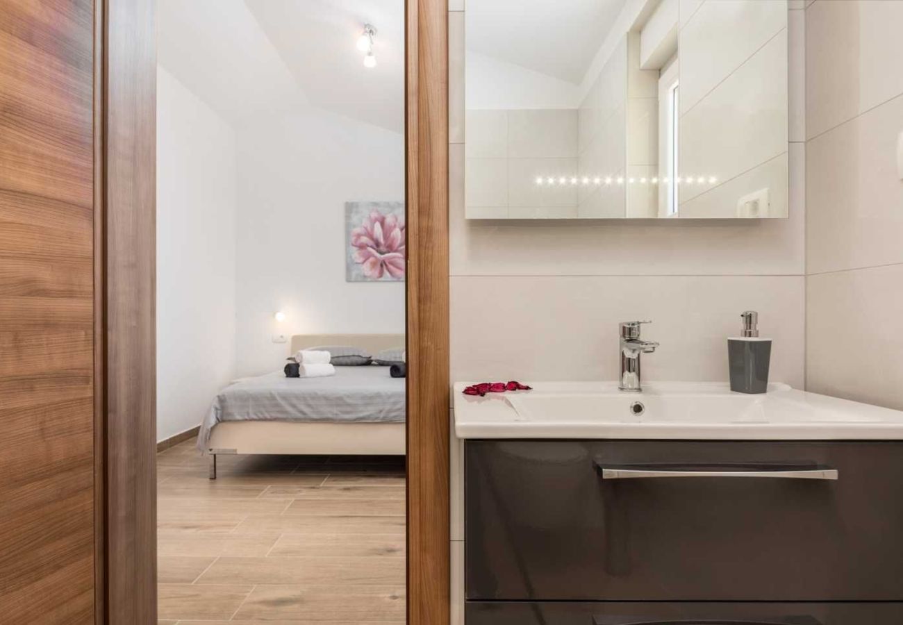 Villa a Divšici - Villa Karla near Pula for 8 persons with private pool, kids playground & pet friendly