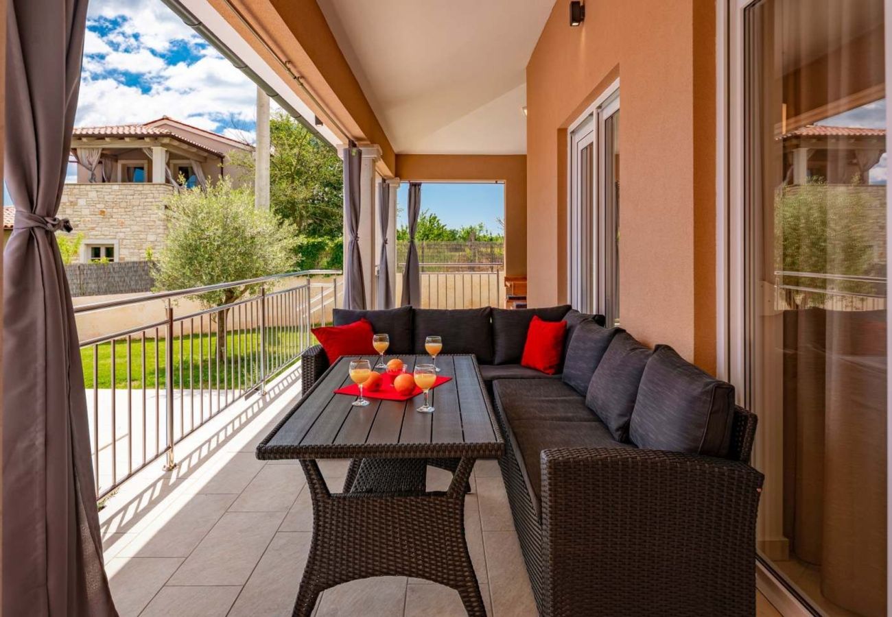 Villa a Divšici - Villa Karla near Pula for 8 persons with private pool, kids playground & pet friendly