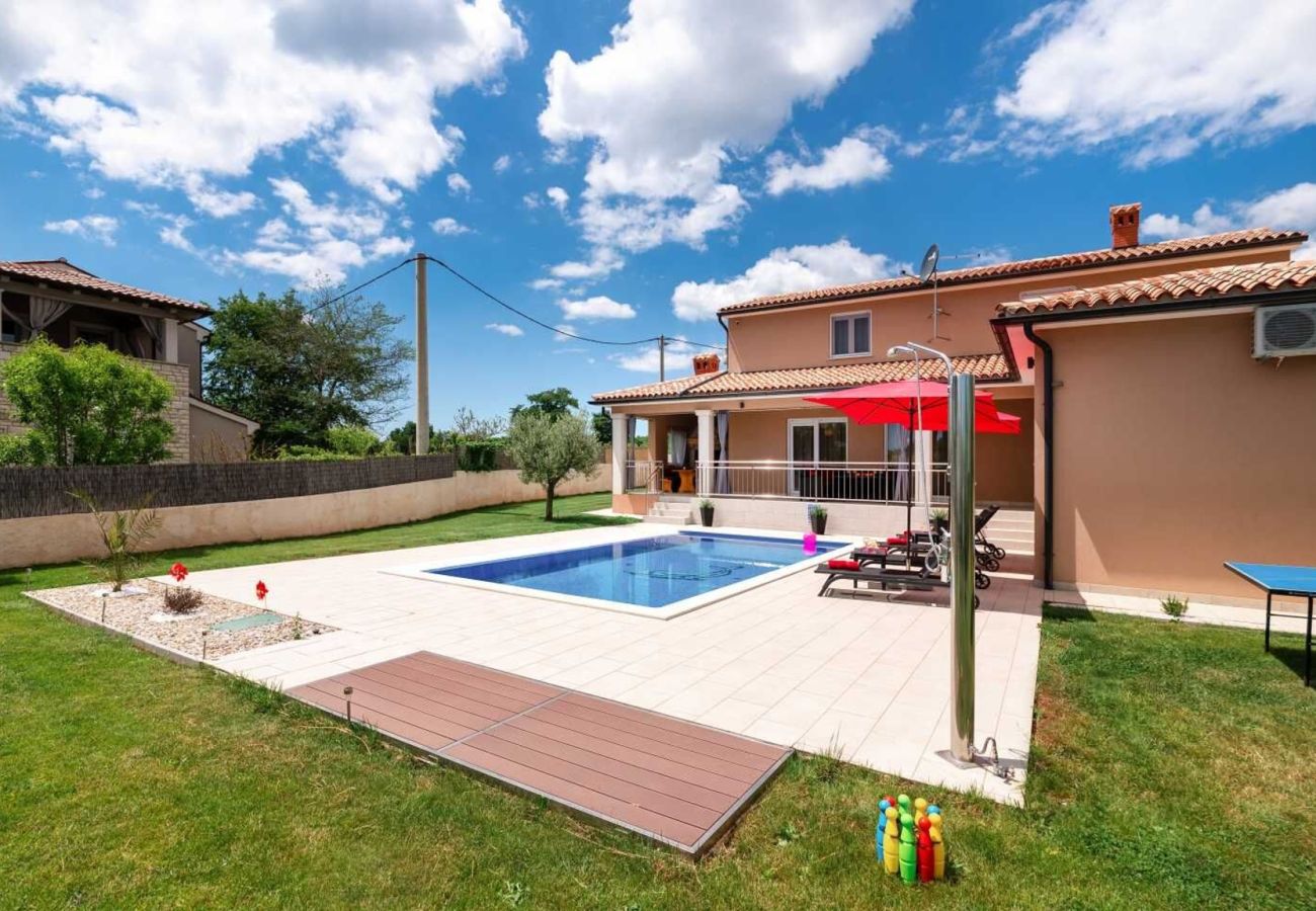 Villa a Divšici - Villa Karla near Pula for 8 persons with private pool, kids playground & pet friendly