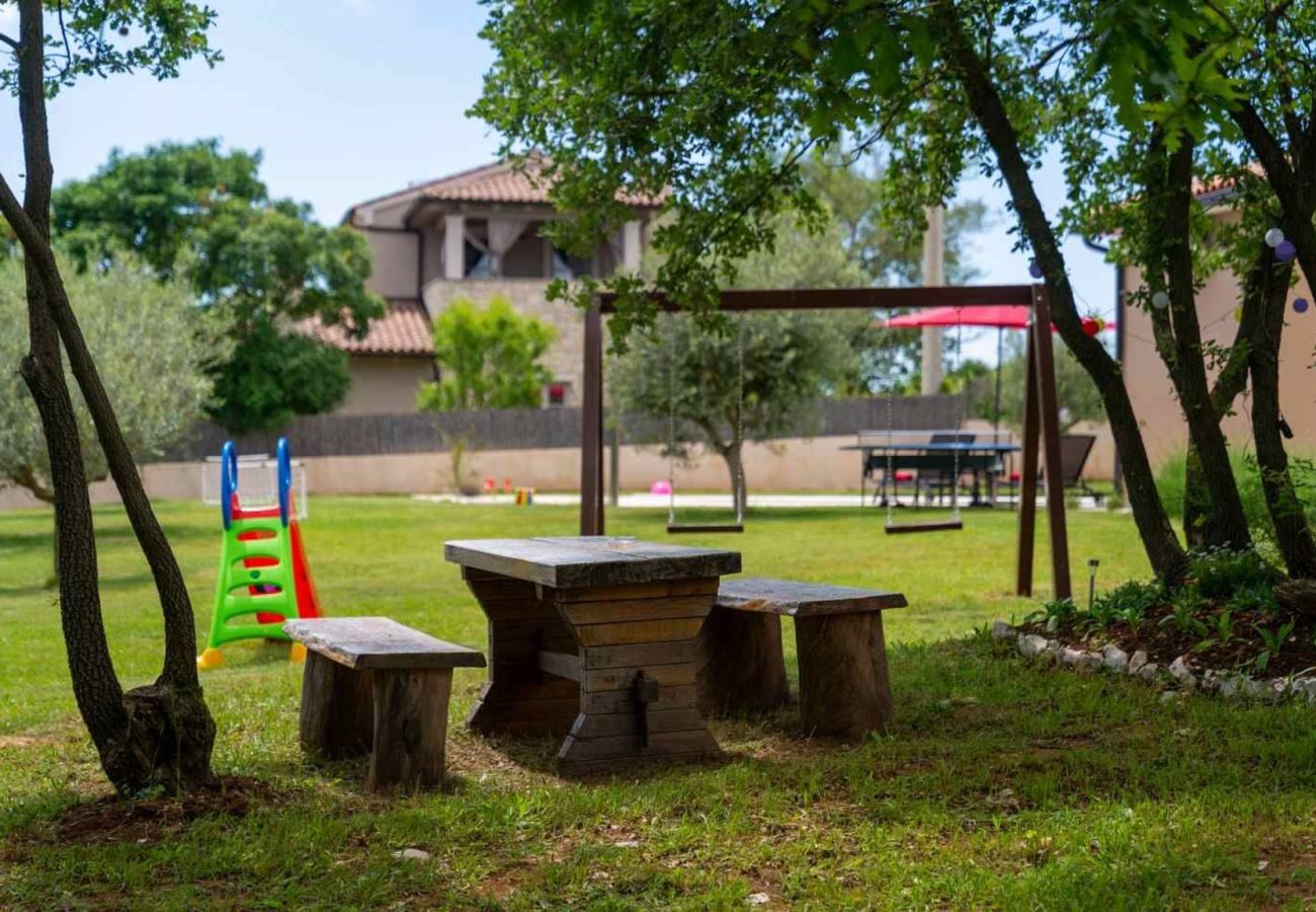 Villa a Divšici - Villa Karla near Pula for 8 persons with private pool, kids playground & pet friendly