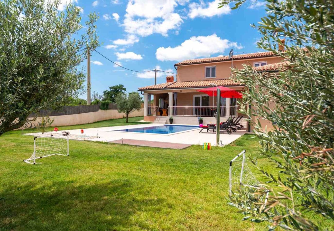 Villa a Divšici - Villa Karla near Pula for 8 persons with private pool, kids playground & pet friendly