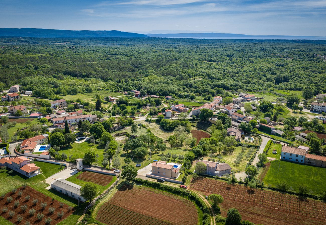 Villa a Divšici - Villa Karla near Pula for 8 persons with private pool, kids playground & pet friendly