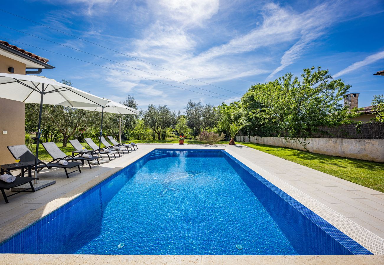 Villa a Divšici - Villa Karla near Pula for 8 persons with private pool, kids playground & pet friendly