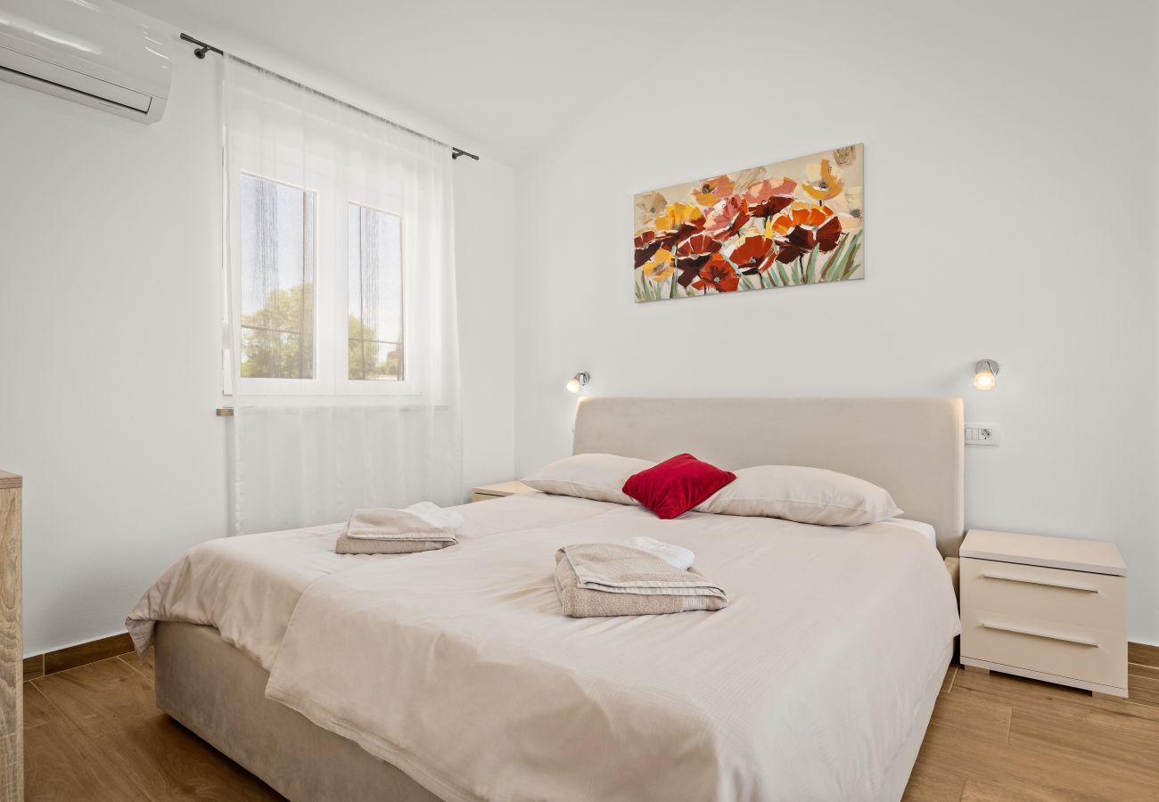 Villa a Divšici - Villa Karla near Pula for 8 persons with private pool, kids playground & pet friendly