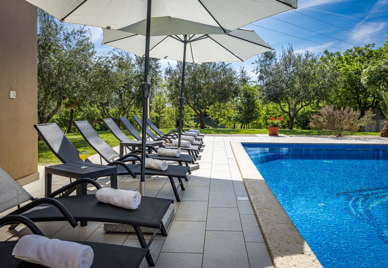 Villa a Divšici - Villa Karla near Pula for 8 persons with private pool, kids playground & pet friendly