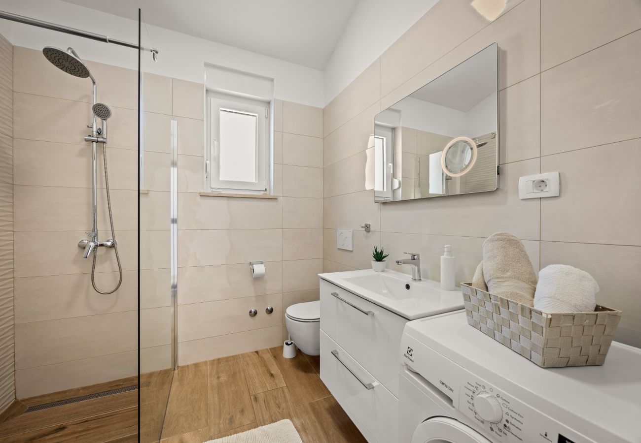 Villa a Divšici - Villa Karla near Pula for 8 persons with private pool, kids playground & pet friendly