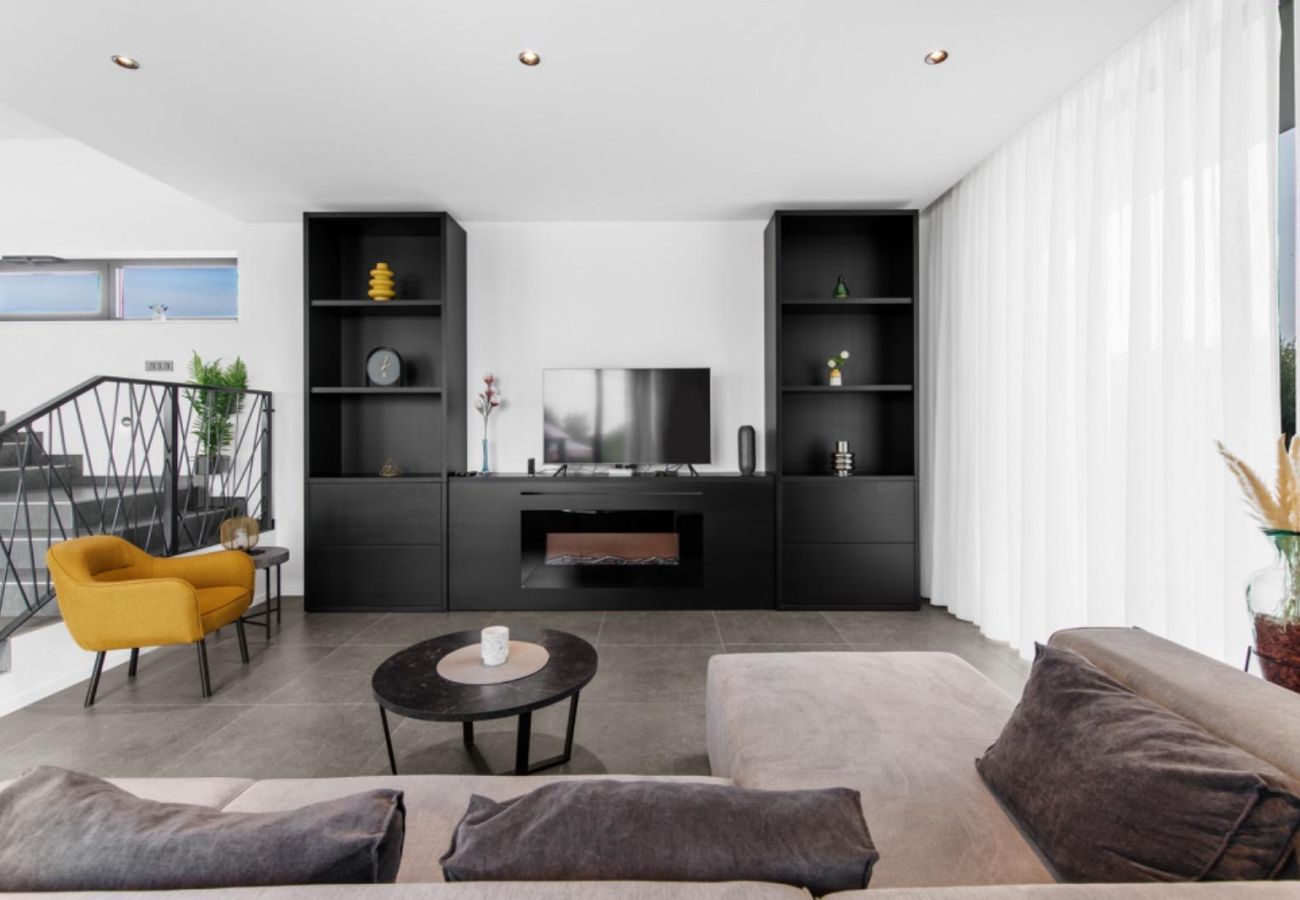 Villa a Deklici - Villa Nura for 8 persons near Poreč with 36 m2 heated pool, with sauna & sea view 