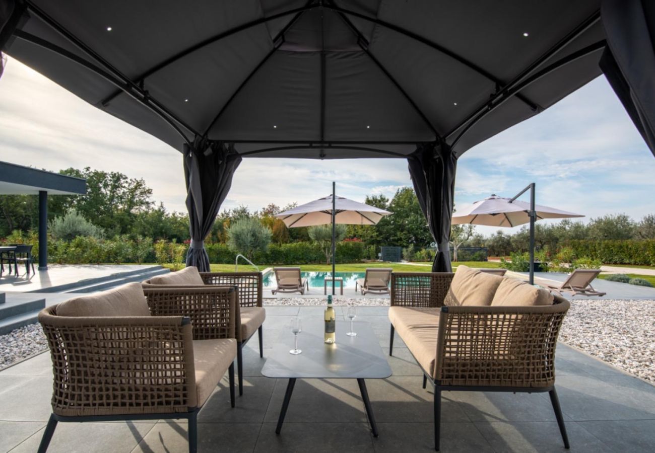 Villa a Deklici - Villa Nura for 8 persons near Poreč with 36 m2 heated pool, with sauna & sea view 