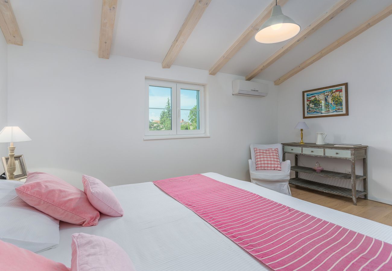 Villa a Modrušani - Villa Tre Colonne for 10 persons in Central Istria with 60 m2 private pool & sauna 