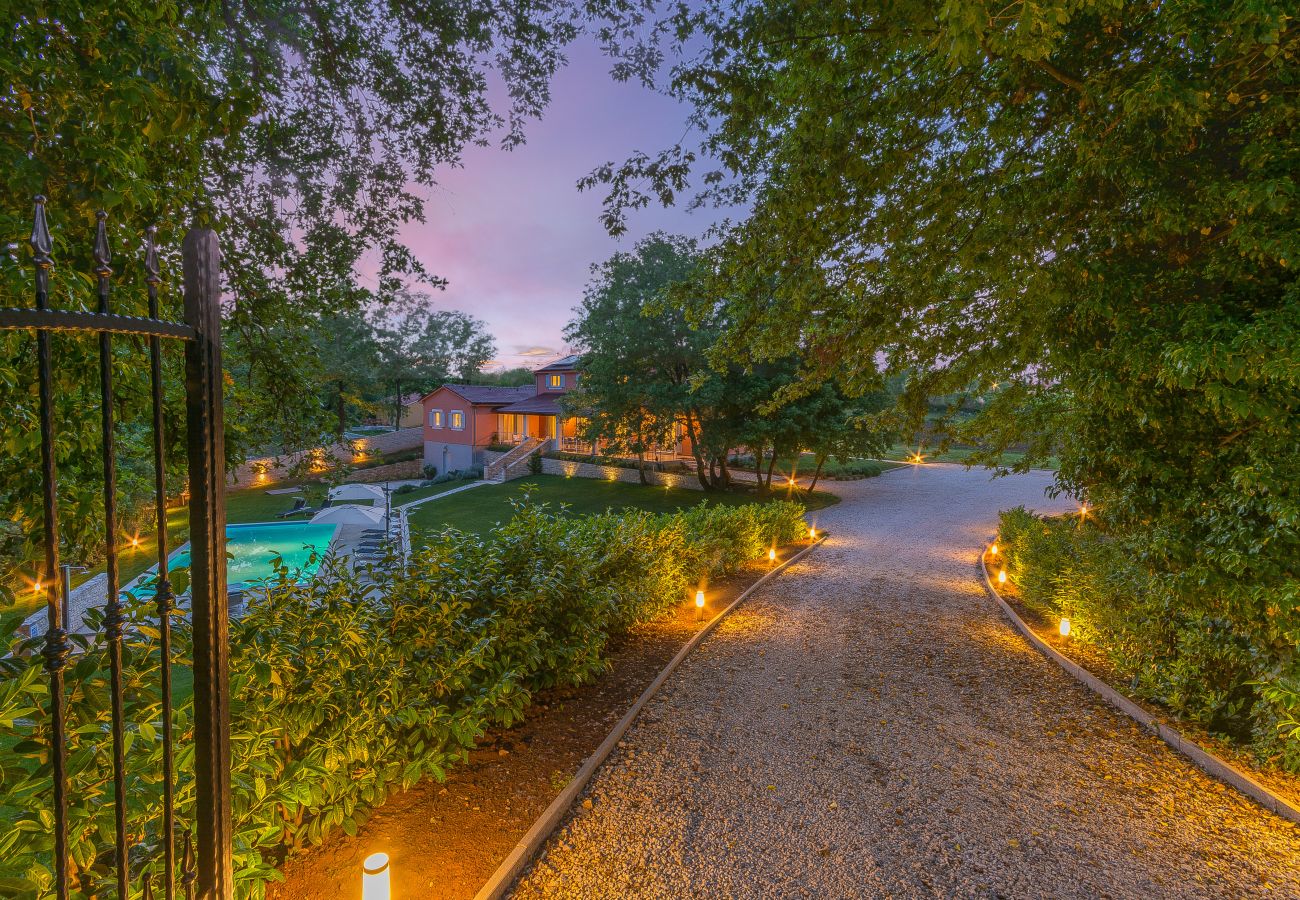 Villa a Modrušani - Villa Tre Colonne for 10 persons in Central Istria with 60 m2 private pool & sauna 