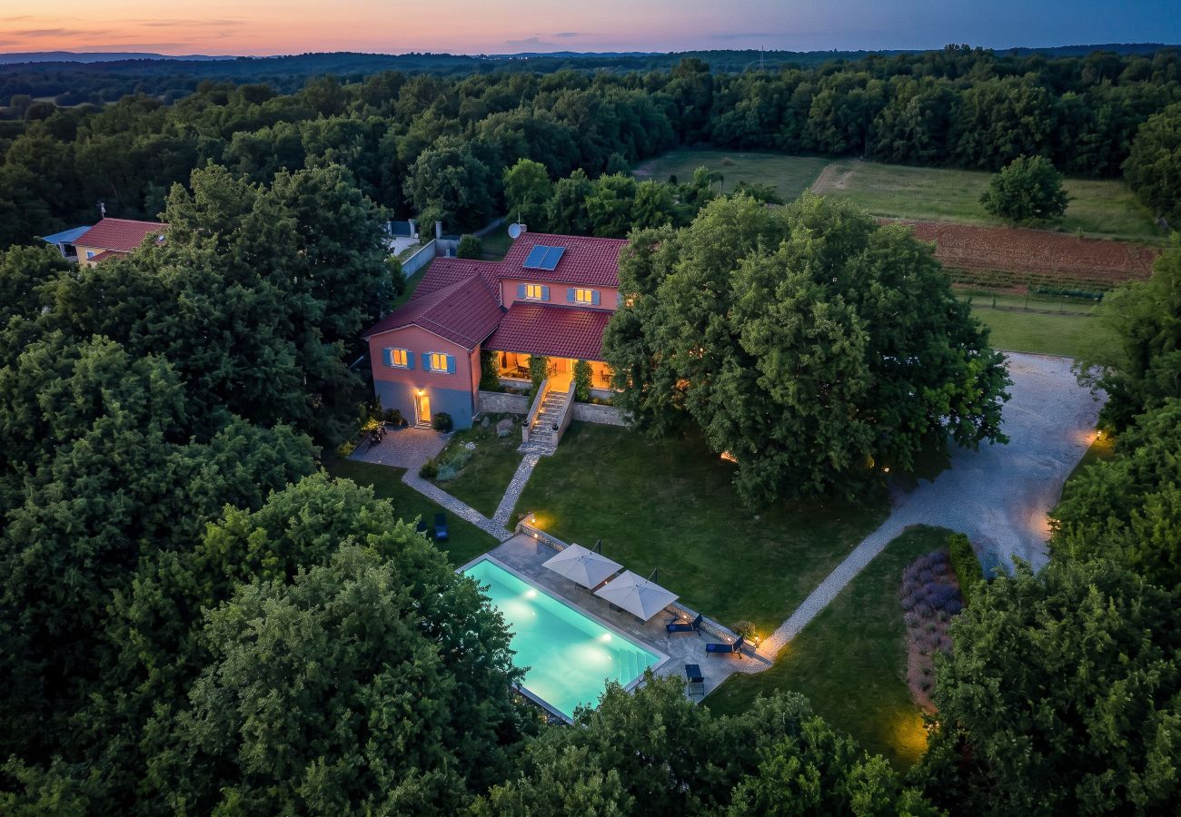 Villa a Modrušani - Villa Tre Colonne for 10 persons in Central Istria with 60 m2 private pool, mini golf & sauna 
