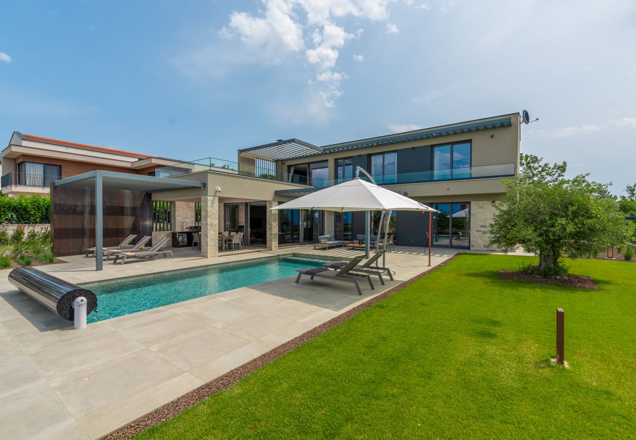 Villa a Višnjan - Villa Visignano near Poreč for 8 people with 49 m2 heated pool, wellness & sea view