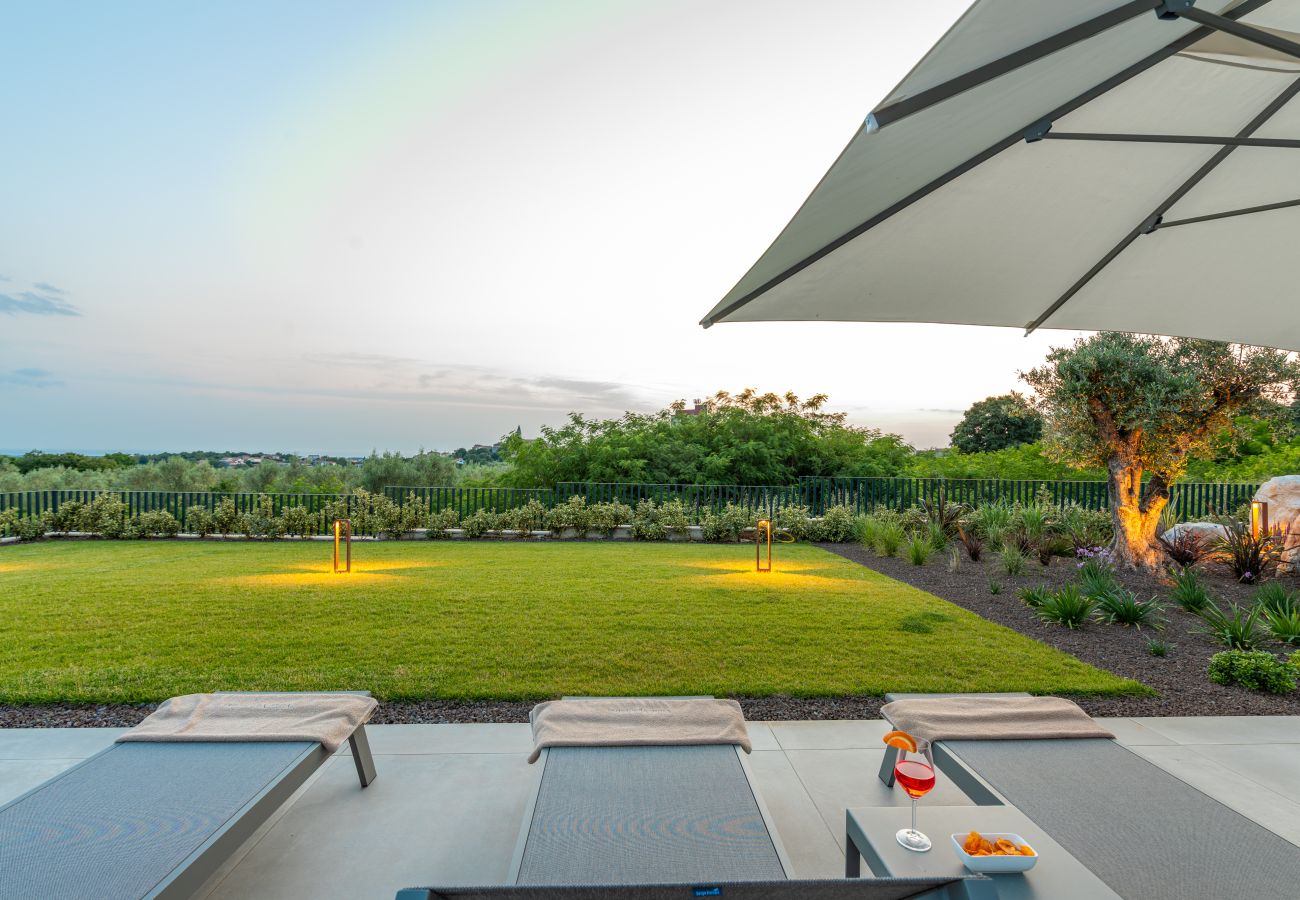 Villa a Višnjan - Villa Visignano near Poreč for 8 people with 49 m2 heated pool, wellness & sea view