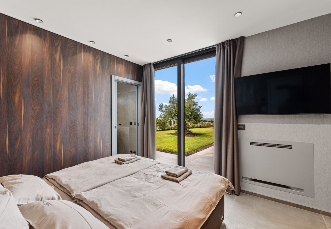 Villa a Višnjan - Villa Visignano near Poreč for 8 people with 49 m2 heated pool, wellness & sea view